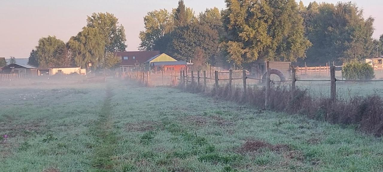 Ruime Romantische Blokhut Zwaanshoek Bagian luar foto